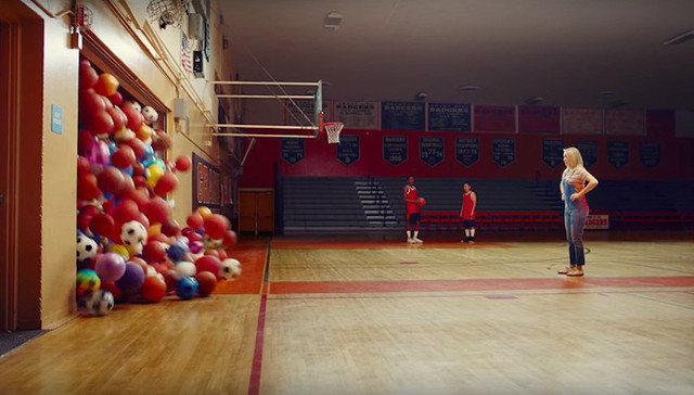 iPhoneX这支广告 又想骗我抢银行