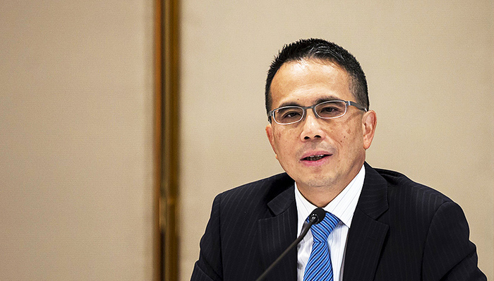 李泽钜,1983年,1986年,ETSA,RaghavMaliah,电能,时代,长地,继承者,银行部