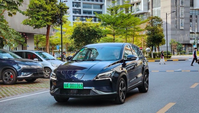 小鹏汽车获得新兴造车公司首张新能源汽车专用号牌