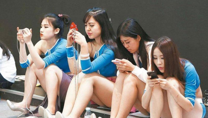 头条,超速,QuestMobile,人口红利,Pre-IPO,网赚,腾讯,世相,收徒,微信