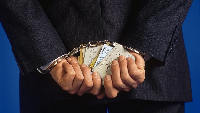 仅3个月银监罚单就开出800多张 8张千万罚单又给了谁