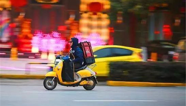 公安部：严查严管快递外卖配送员闯红灯等交通违法行为