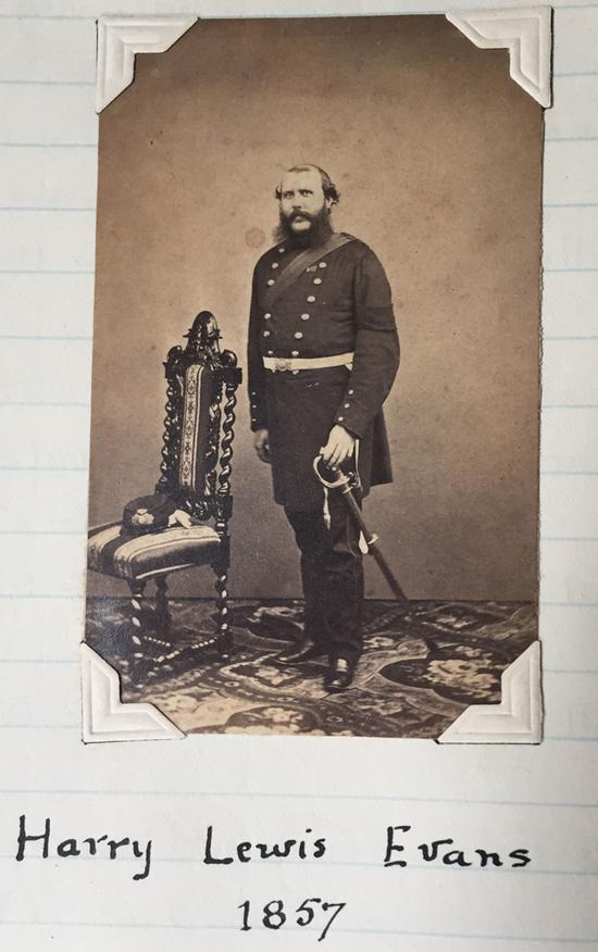 英国海军上校哈利?刘易斯?埃文斯（Harry Lewis Evans）