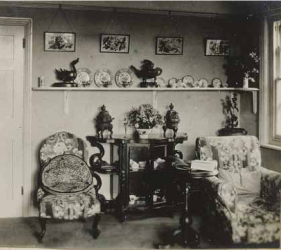 虎鎣在埃文斯家陈设。