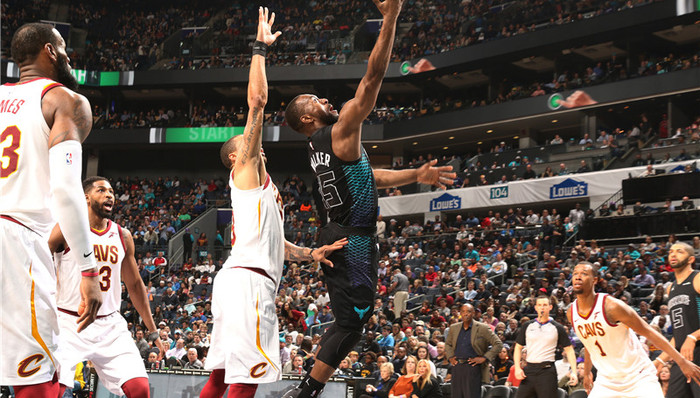 【体育晚报】沃克加冕黄蜂队史得分王 上海上港去年营收20.76亿