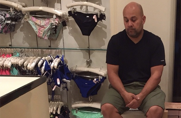 陪老婆逛街，真开心