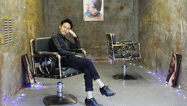 【特写】“杀马特”教父罗福兴这些年：打工，开店，拍纪录片