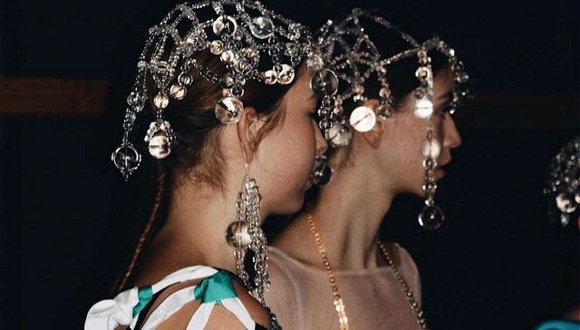 【上海时装周】AR、羊绒还有拖鞋都能成为设计师眼里的时尚关键词