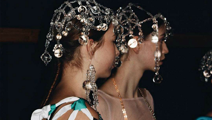 【上海时装周】AR、羊绒还有拖鞋都能成为设计师眼里的时尚关键词