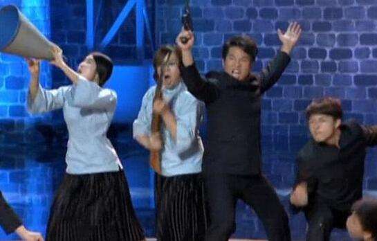 《黄河大合唱》恶搞视频截图