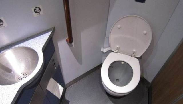 高铁上的便便都哪里去了 真的是“一泻千里”吗？