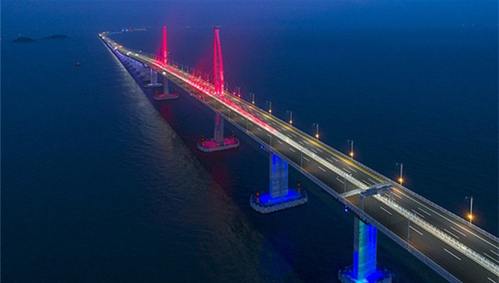 港珠澳大桥,人工岛,波浪力,防波堤,减载,观测,设计标高,岛桥,陶粒,结构安全