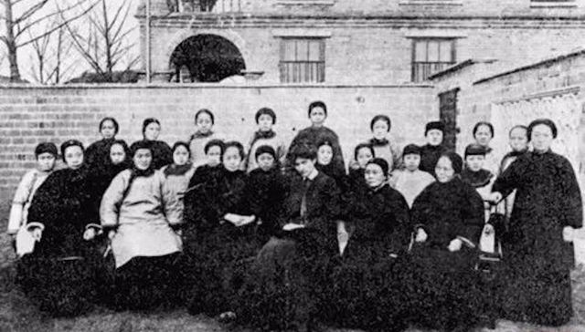 中国最早四位女留学生的故事