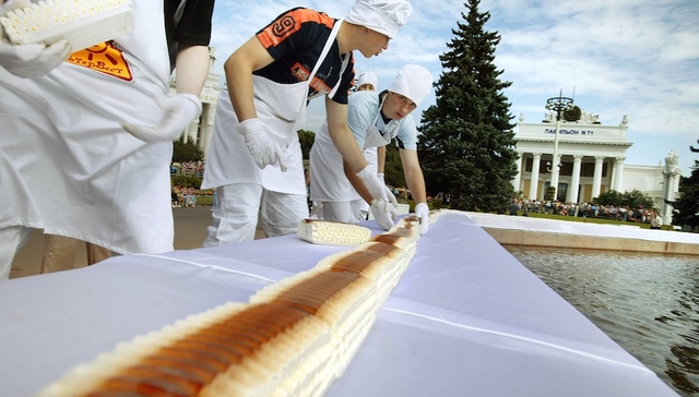 【天下奇闻】美国千余米长冰激凌破吉尼斯纪录 NASA送人类精子上空间站研究繁衍