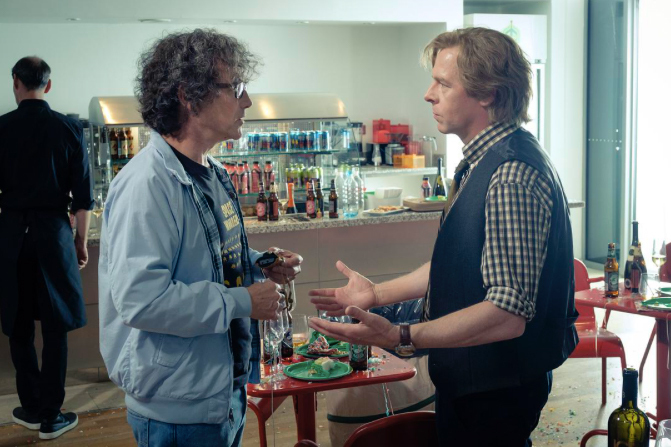 【文娱早报】《头号玩家》票房过10亿  BBC承认纪录片《人类星球》造假