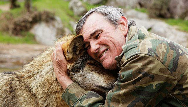 知名狼孩在72岁时坦言：还是更喜欢跟狼生活