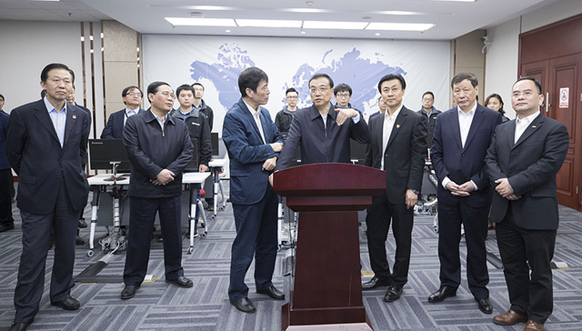 李克强,码头,把洋山港,吞吐量突破,重型装备,综合自动化,上海洋山港,制造商,标准箱,开港