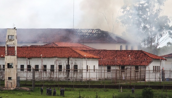 越狱,暴动,有组织犯罪,拉美国家,大哥,矮子,团队,手机信号屏蔽器,犯罪集团,乱象