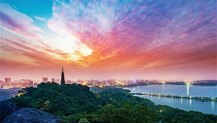 大学,西湖,捐赠人,名校情结,1975年,非公募,荣之联,大学校长,大学基金会,浙江民营企业