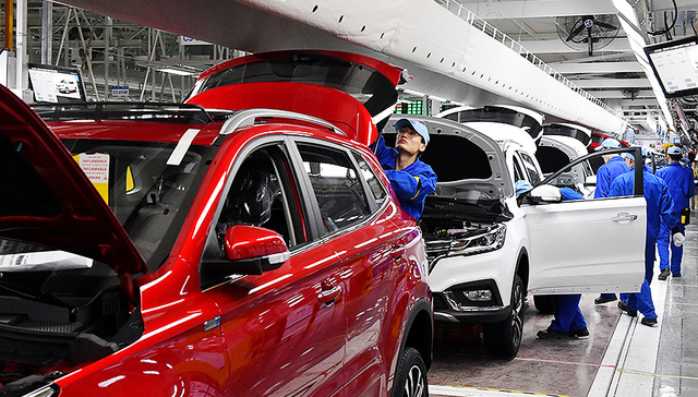 发改委：汽车行业将分类型实行过渡期开放