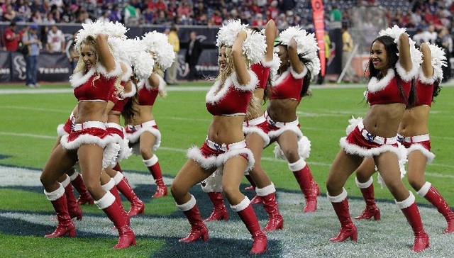 NFL啦啦队员起诉球队 揭露美丽背后的辛酸