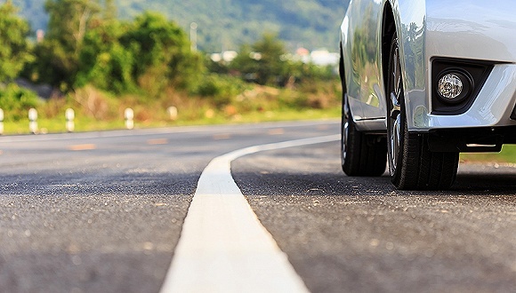 瑞典测试全球第一条充电公路 可边开车边充电