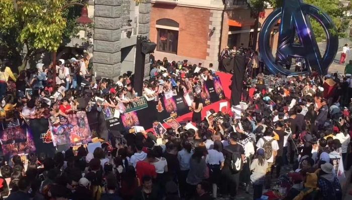 熬夜排队20小时，自带尿不湿，粉丝被挤哭 漫威十周年庆典是如何变成灾难现场的