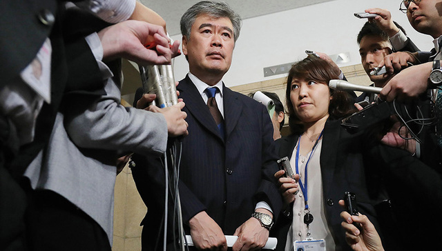 陷入桃色丑闻 日本一天内两名高官黯然下台