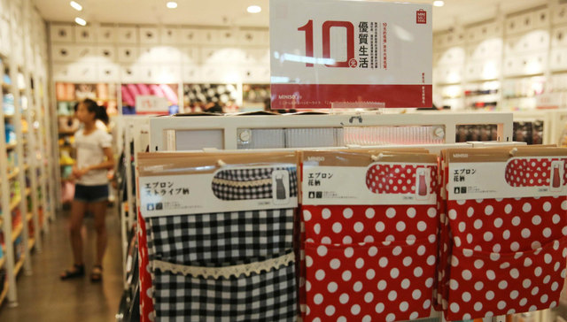 【特写】买便宜货的任倩倩