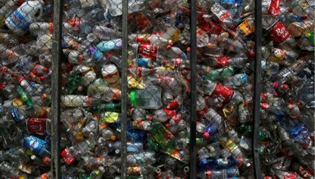 科学家意外发现变异酵素，可以完全分解塑料