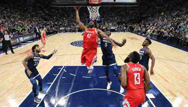 【体育晚报】NBA季后赛火箭大胜森林狼 辽篮庆功宴郭士强酒精中毒