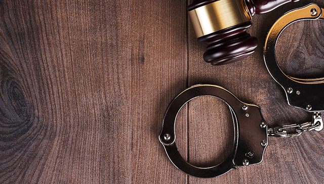 【界面晚报】广东英德KTV纵火致18死嫌疑人被抓获 海南香港两地决定在十个方面开展合作