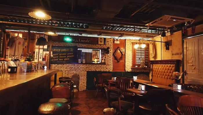 午夜卖酒，白天卖茶，三里屯新开了一家日式喫茶铺