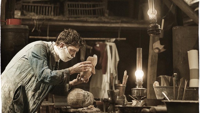 【个人意见】《天上再见》：38张华丽假面，盖不住毁容的半边脸