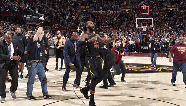 【体育晚报】河南建业迎回中超故人 天王山之战詹姆斯绝杀制胜