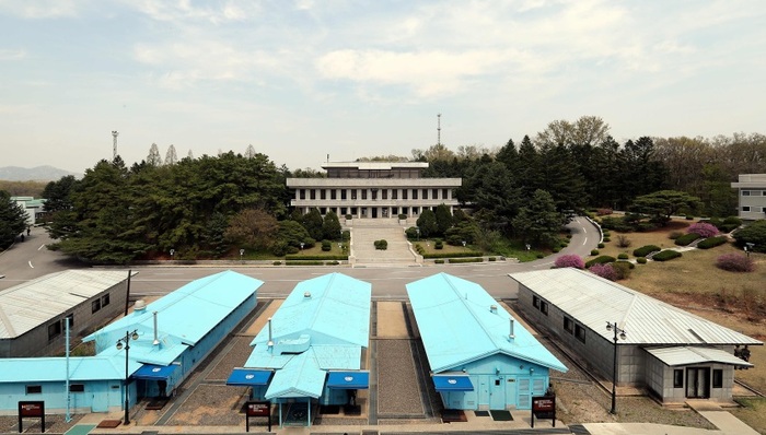 韩朝,韩国总统,会谈,军事分界线,金正日,朝核问题,北南共同宣言,北南关系发展与和平繁荣宣言,青瓦台