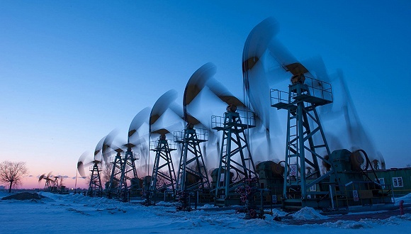 飙涨,原油库存,对冲基金,原油管道,原油生产,多头阵营,NYMEX,WTI,原油期货价格,通胀压力