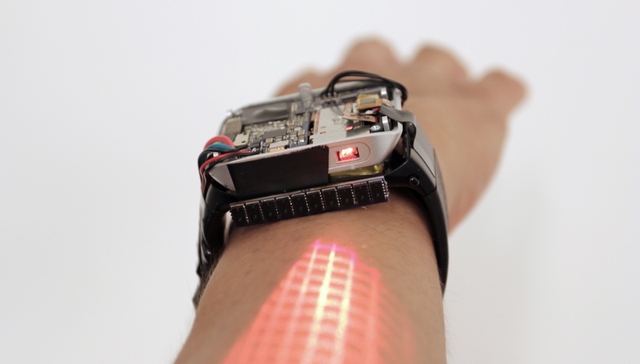 这款会投影的智能手表 打算将触控屏做到你的手臂上