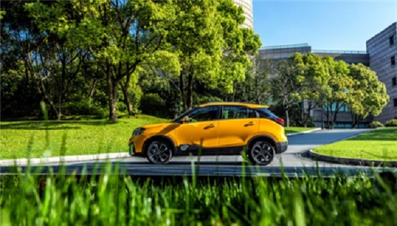 年轻人喜欢的，东风风神AX4都能满足