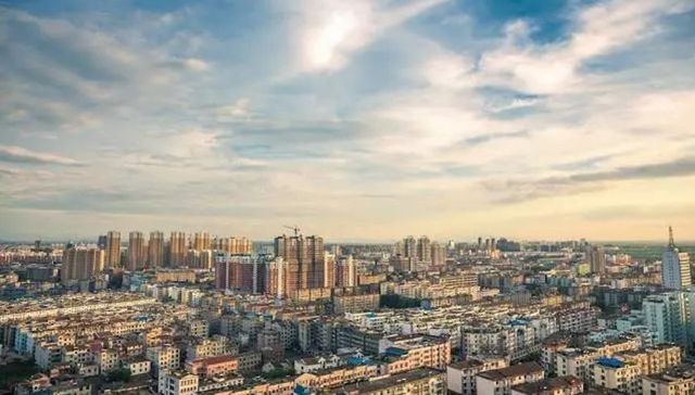 “驱赶”或“包容”：城市边缘群体的政治吸纳研究