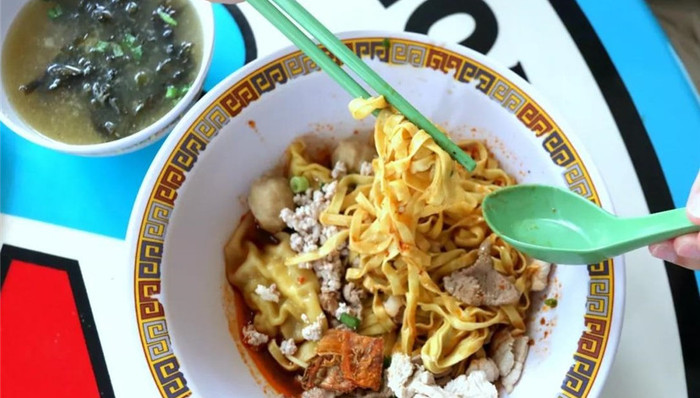 新加坡 | 那些活泼的生活气息都被烧进了这些街头美食