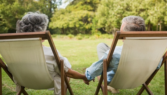 旅企急补老年游标准争夺银发客群