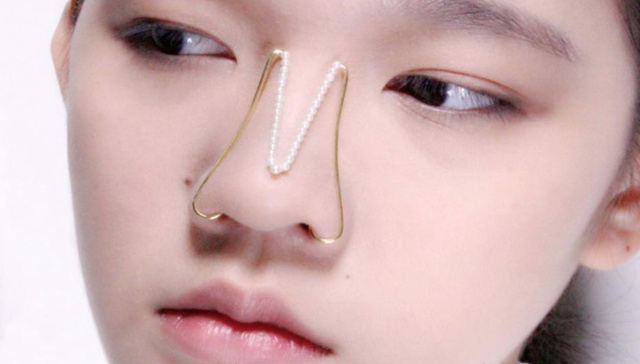 【是日美好事物】Celine告诉你这个夏天什么耳环最时髦 马来西亚设计师为鼻子做了一组饰品