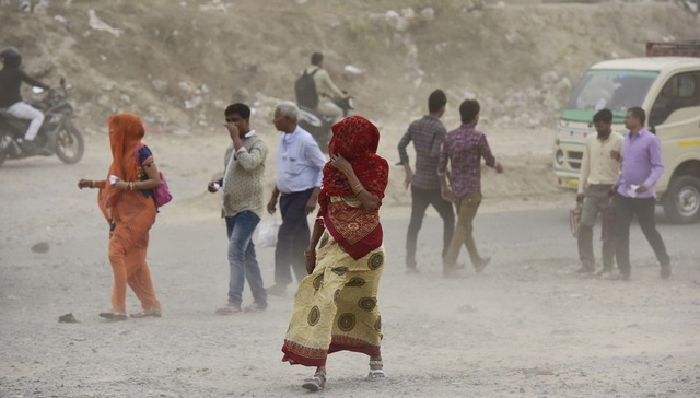 【天下头条】印度沙尘暴死亡人数过百 伊朗称不会重新谈判核协议