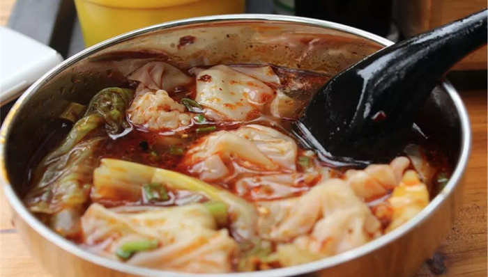 我超努力地做砸了一碗红油抄手