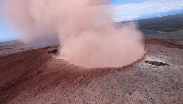夏威夷最活跃火山再度喷发 1700人被强制撤离