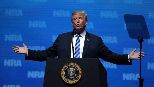特朗普出席步枪协会年会力挺拥枪 顺便为中期选举拉票