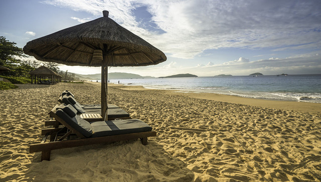 熊猫眼,继母,值夜班不算工伤,臭水沟,移民局办公室,乡镇事业单位,太原交警,三亚海滩