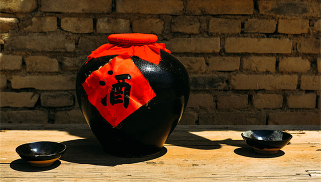 业绩飘红 二、三线白酒股成领涨先锋