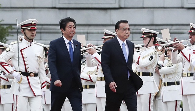 李克强会见安倍晋三：努力实现中日关系长期健康稳定发展
